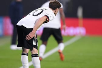 Griff an den Oberschenkel: Jonas Hofmann reiste wegen einer Verletzung aus dem Spiel gegen Tschechien aus dem DFB-Quartier ab.
