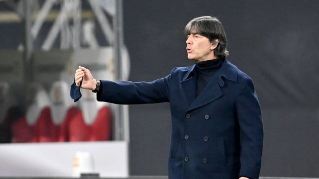 Hat mit dem DFB-Team die Ukraine vor der Brust: Bundestrainer Joachim Löw.