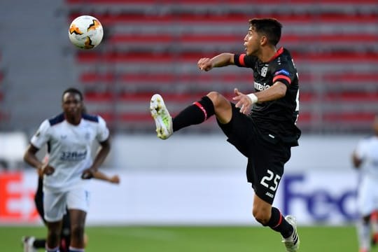 Leverkusens Exequiel Palacios hat sich schwer am Rücken verletzt.
