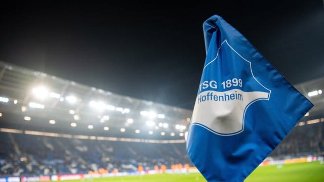 Das Team der TSG 1899 Hoffenheim befindet sich derzeit in Quarantäne. Das Team der TSG 1899 Hoffenheim befindet sich derzeit in Quarantäne.
