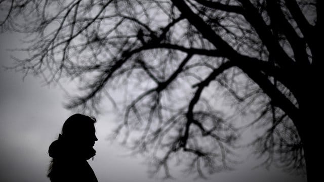 Soziale Isolation, Angst um Angehörige und um ein verlängertes Studium - Studenten leiden unter den Corona-Maßnahmen nicht nur finanziell, sondern auch psychisch. Soziale Isolation, Angst um Angehörige und um ein verlängertes Studium - Studenten leiden unter den Corona-Maßnahmen nicht nur finanziell, sondern auch psychisch.