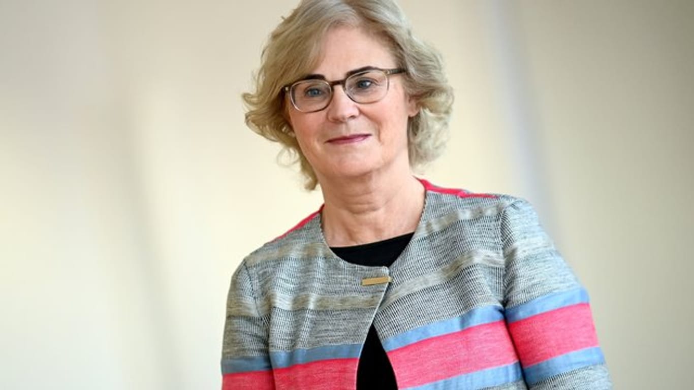 Christine Lambrecht (SPD), Bundesministerin der Justiz und für Verbraucherschutz, am Rande eines dpa-Interviews.