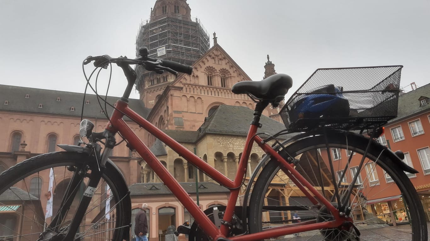Trübe Aussichten für Radfahrer: Die Fahrradwege in Mainz haben an vielen Stellen Verbesserungsbedarf.