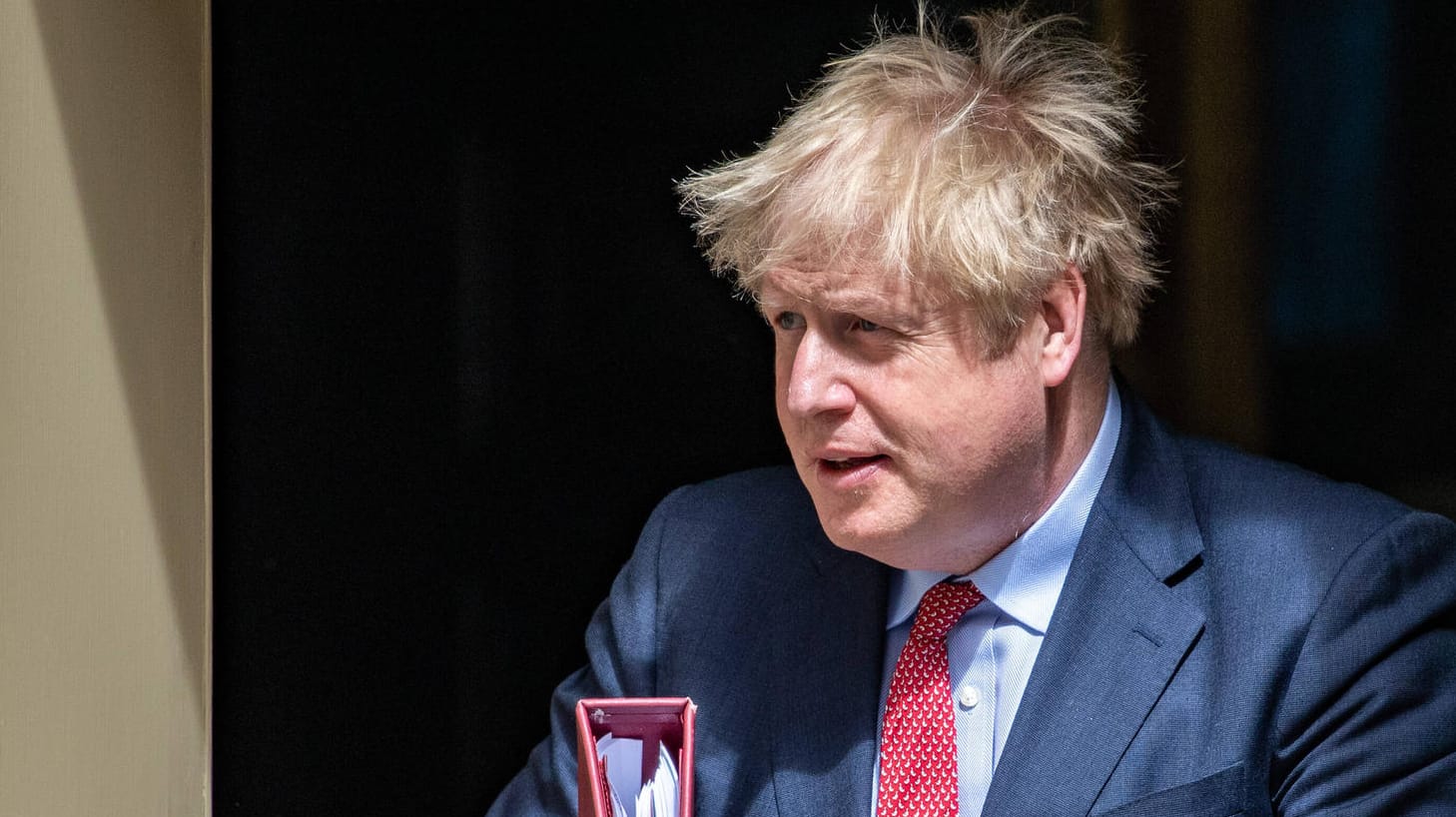 Boris Johnson vor seinem Amtssitz in der Downing Street: Der Premierminister bereitet seine Politik auf eine Zeit nach dem Brexit vor.