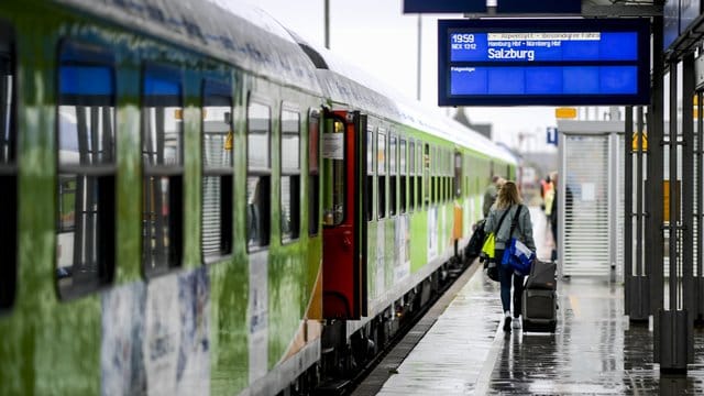 Alpen-Sylt-Nachtexpress: Er fährt von Westerland auf Sylt nach Salzburg in Österreich.