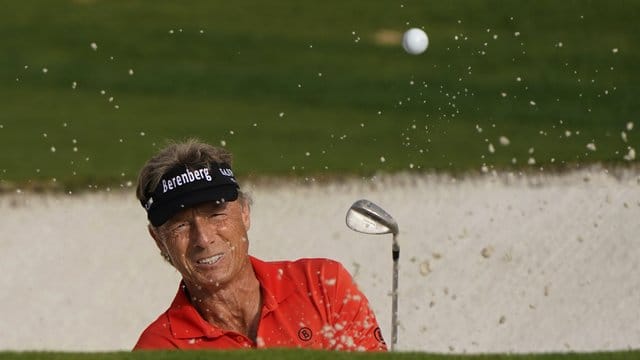 Bernhard Langer schaffte beim Masters als ältester Spieler der Turniergeschichte den Cut. Bernhard Langer schaffte beim Masters als ältester Spieler der Turniergeschichte den Cut.