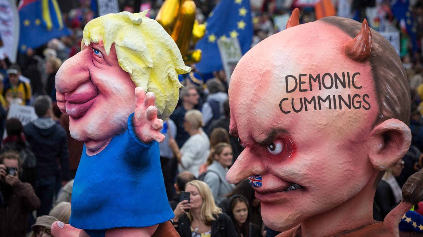 Protest für einen Verbleib Großbritanniens in der EU: Kritiker sahen in Cummings einen Teufel, der die Politik Johnsons steuerte.