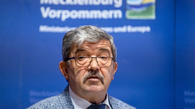 "Muss zur Kenntnis nehmen, dass mir offenbar eine Nähe zu Nordkreuz oder dem Nordkreuz-Umfeld angedichtet werden soll": Mecklenburg-Vorpommerns Innenminister Lorenz Caffier.