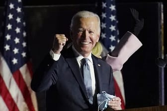 Der neu gewählte Präsident Joe Biden hat nach Vorhersagen von Fernsehsendern bei der US-Wahl 306 Wahlleute gewonnen - deutlich mehr als die erforderlichen 270.