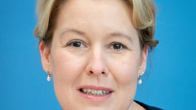Franziska Giffey (SPD), Bundesministerin für Familie, Senioren, Frauen und Jugend. Franziska Giffey (SPD), Bundesministerin für Familie, Senioren, Frauen und Jugend.