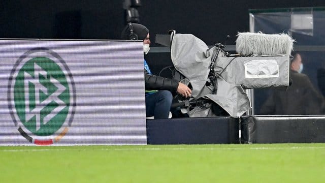 Die Nations-League-Partie Deutschland gegen die Ukraine könnte kurzfristig abgesagt werden. Die Nations-League-Partie Deutschland gegen die Ukraine könnte kurzfristig abgesagt werden.