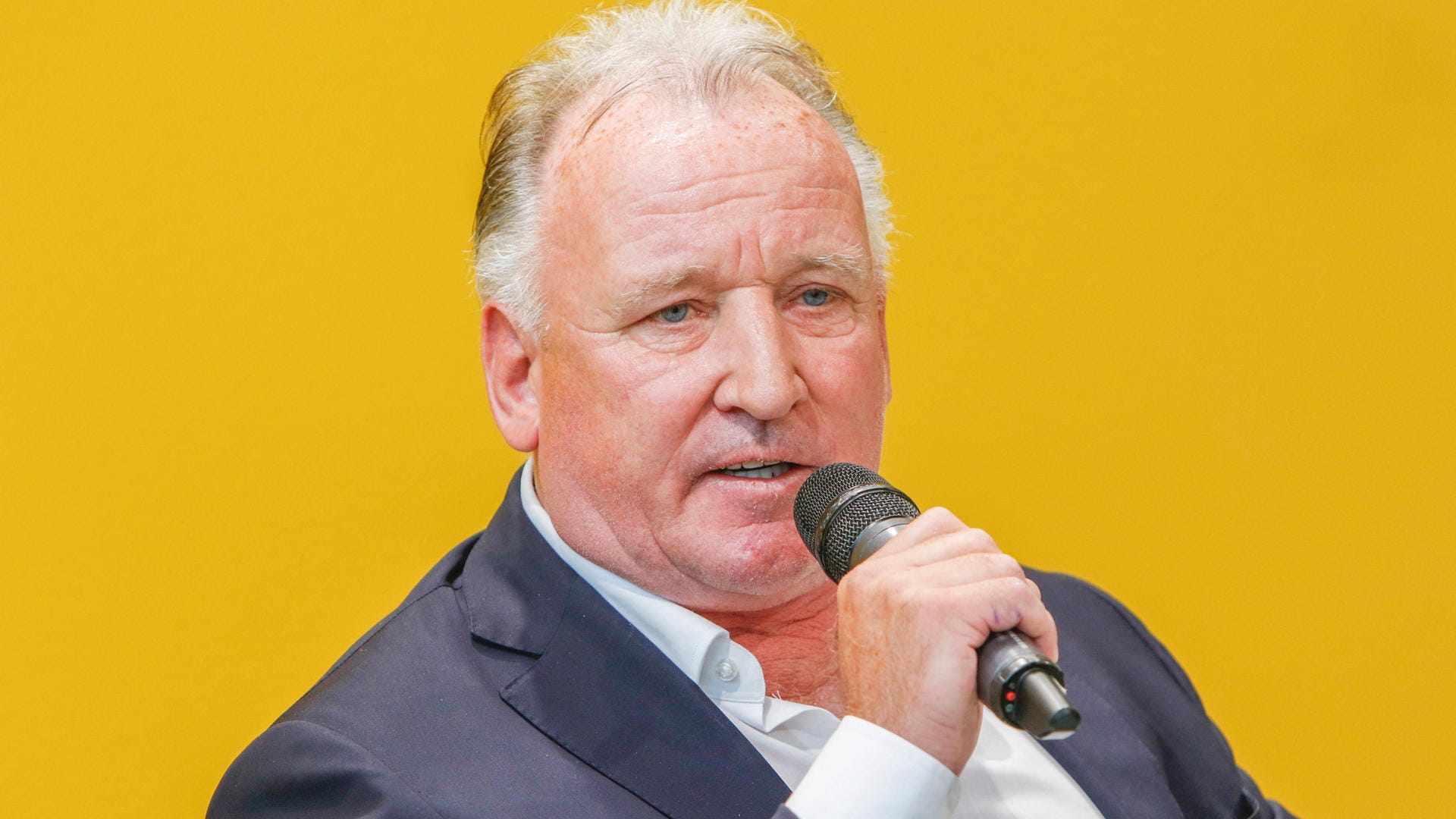 Andreas Brehme: Der WM-Held von 1990 schießt gegen die Chefetage des DFB. Andreas Brehme: Der WM-Held von 1990 schießt gegen die Chefetage des DFB.