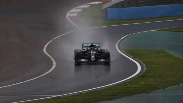 Das Samstagstraining in Istanbul wurde für Lewis Hamilton und Co. Das Samstagstraining in Istanbul wurde für Lewis Hamilton und Co.