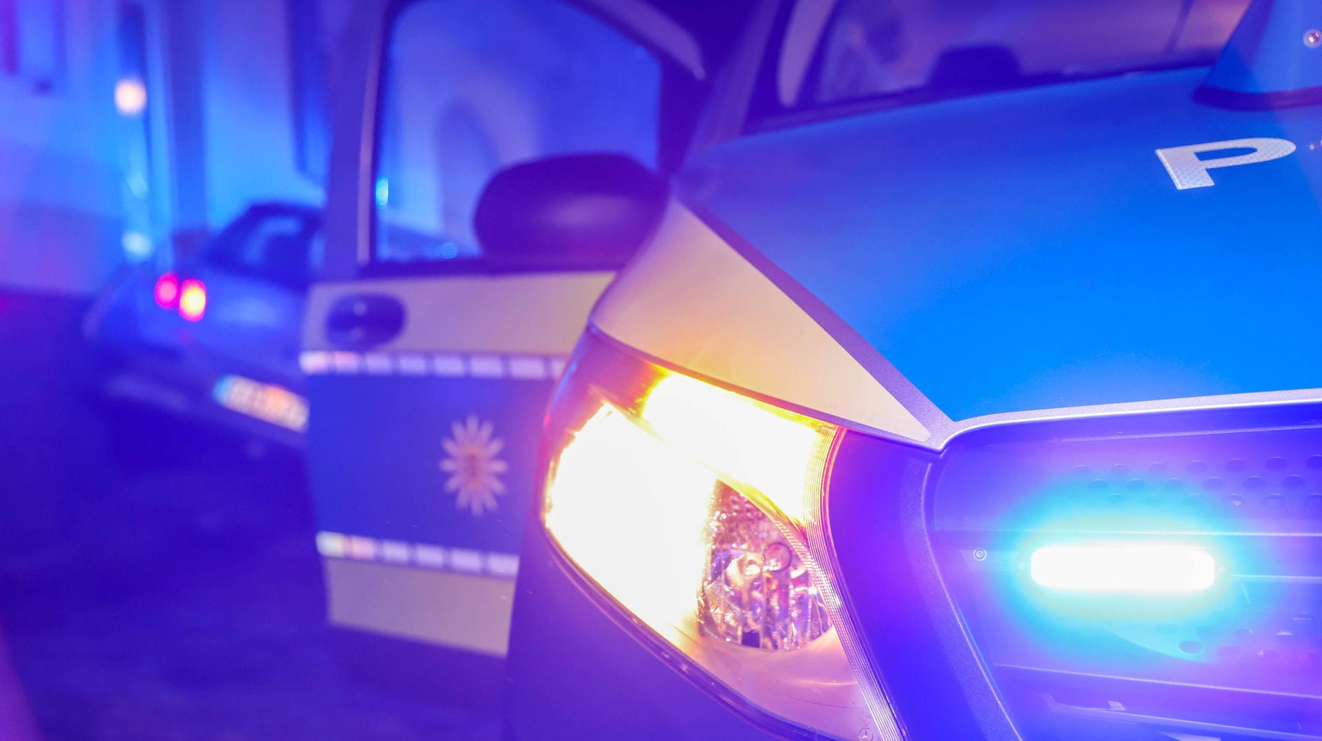 Polizei im Einsatz (Symbolbild): Auf Fehmarn kam es zu einem Unfall. Polizei im Einsatz (Symbolbild): Auf Fehmarn kam es zu einem Unfall.