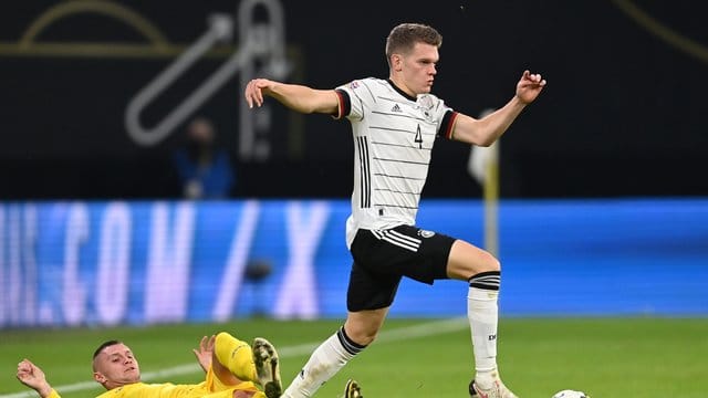 Der Gladbacher Matthias Ginter (r) fremdelte lange mit der Position als rechter Verteidiger. Der Gladbacher Matthias Ginter (r) fremdelte lange mit der Position als rechter Verteidiger.