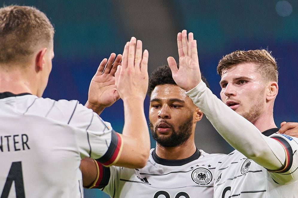 Matthias Ginter, Serge Gnabry und Timo Werner (v.l.): Die Nationalspieler können nach dem Ukraine-Sieg auch das Erreichen des Lostopf 1 zur WM-Quali bejubeln.