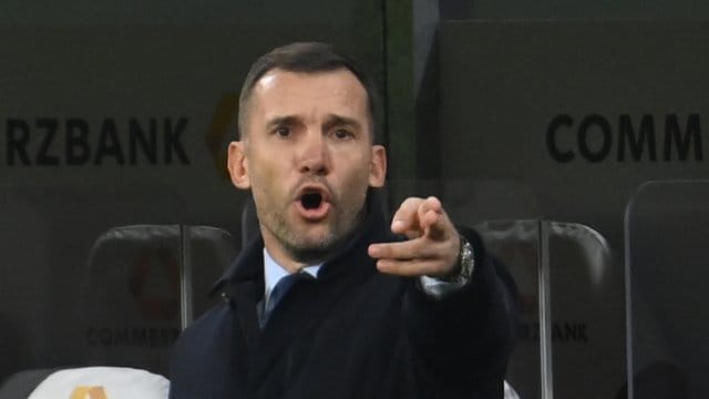 Durchlebt mit seinem Team schwierige Tage: Ukraine-Coach Andrej Schewtschenko. Durchlebt mit seinem Team schwierige Tage: Ukraine-Coach Andrej Schewtschenko.