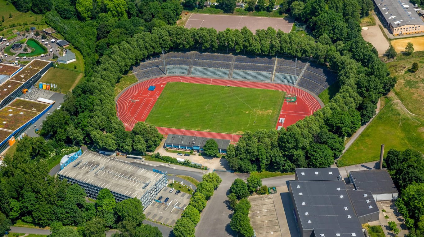 Das Ischelandstadion in Hagen aus der Luft (Archivbild): Hier dürfen Schulklassen wieder Sport machen.