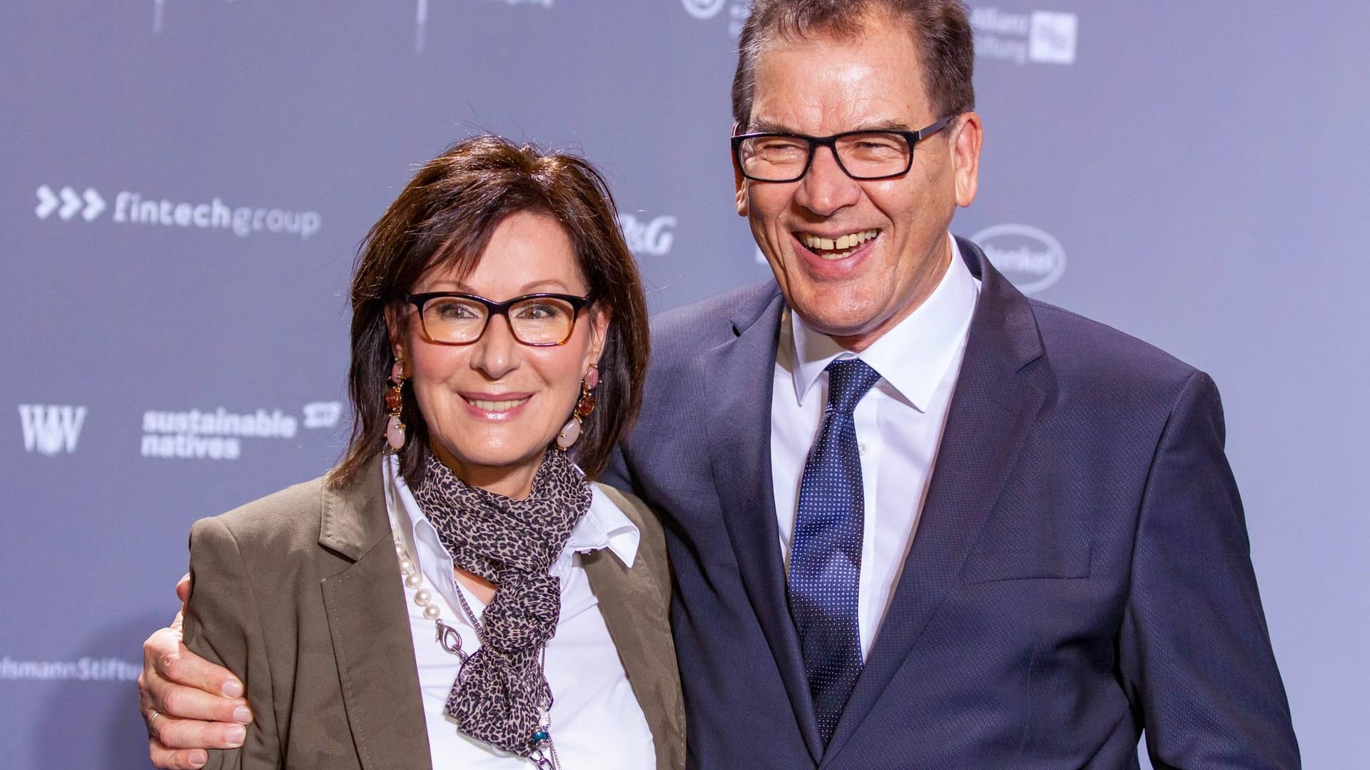 Gerd Müller und Ehefrau Gertie Müller-Hoorens: Wie viel die Ehefrau des Ministers für die Reisen in der Regierungsmaschinen zahlte, ist laut Zeitungsbericht unklar.