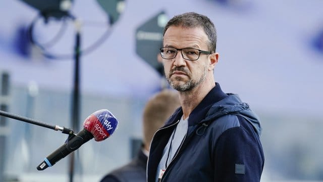 Besorgter Blick: Frankfurts Sportvorstand Fredi Bobic.