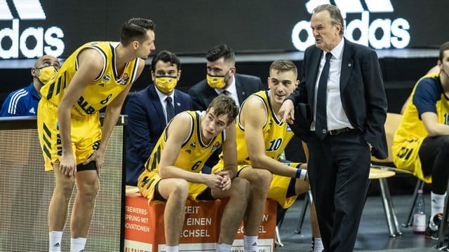 Alba Berlin hat das Topspiel in Oldenburg gewonnen.