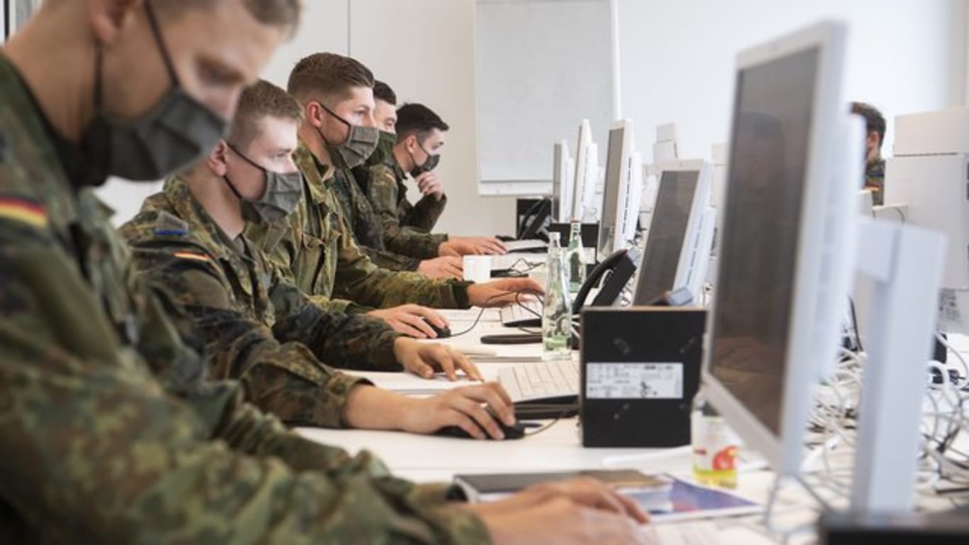 Soldaten der Bundeswehr helfen der Region Hannover bei der Nachverfolgung von Infektionsketten.