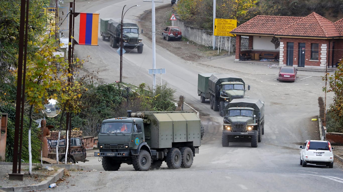 Russische Friedenstruppen in Berg-Karabach: Anfang der Woche hatten sich Armenien und Aserbaidschan auf das Ende der Kämpfe geeinigt.