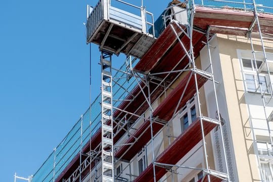 Zusätzlicher Wohnraum: Ob ein Gebäude aufgestockt werden darf, ergibt sich aus dem Bebauungsplan.