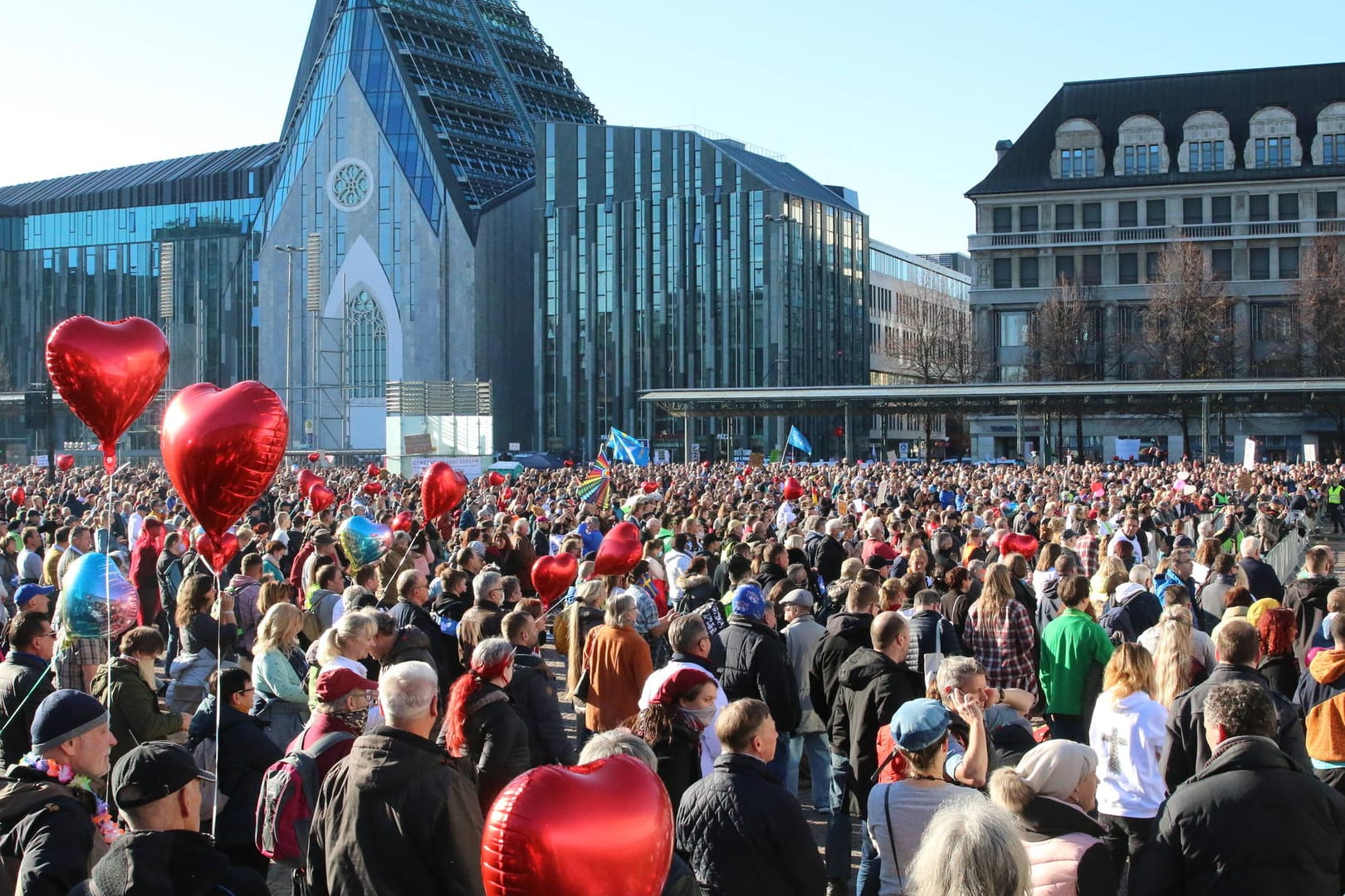 Leipzig: Die Querdenker-Demonstration löste die Polizei erst nach zwei Stunden auf.