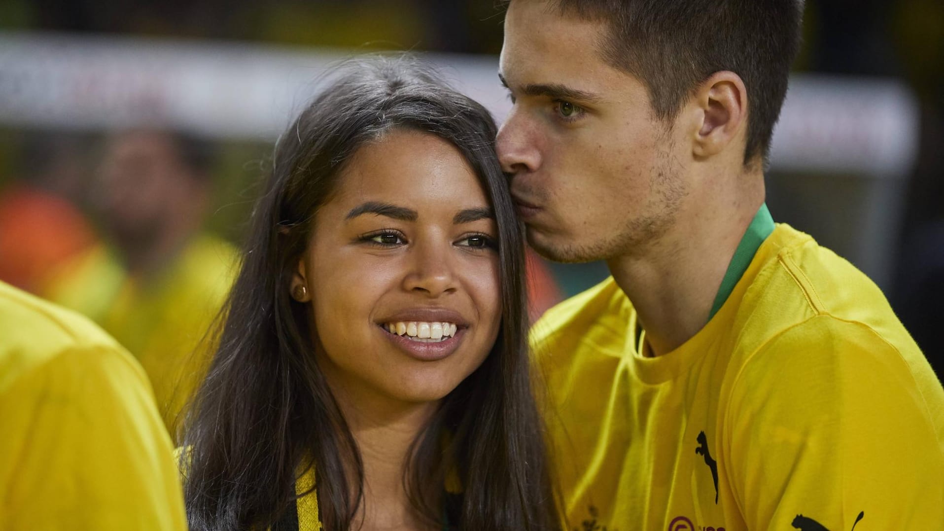 Julian Weigl und Sarah Richmond sind seit ihrer Jugend ein Paar.