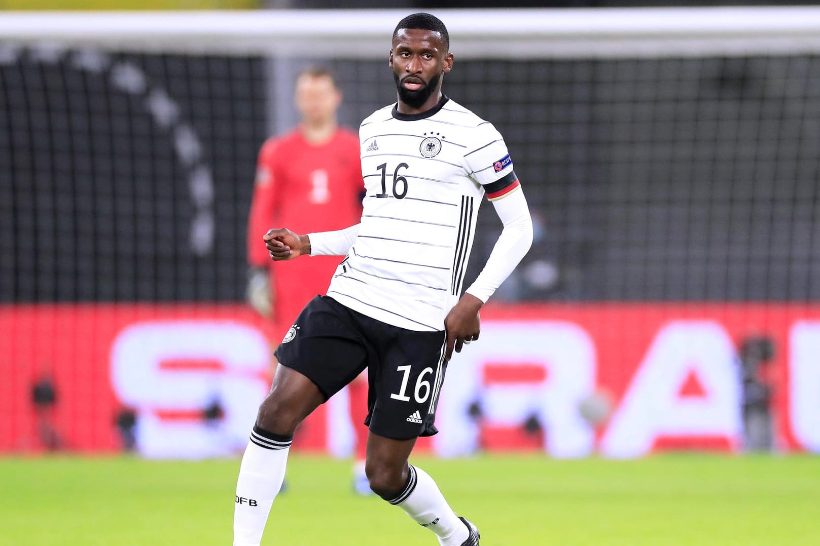 Antonio Rüdiger: Der DFB-Spieler wird als möglicher neuer Kollege von Lionel Messi gehandelt.