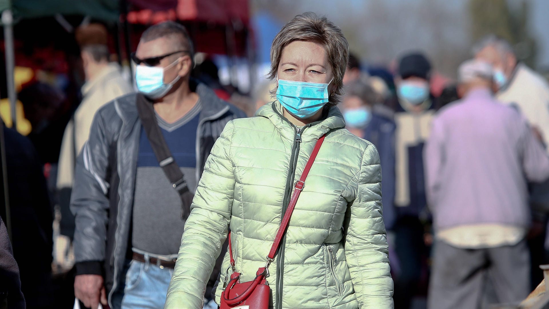 Mund-Nasen-Schutz: Die Masken senken für andere Personen – und ein Stück weit auch für die Träger – das Risiko einer Ansteckung mit dem Coronavirus.