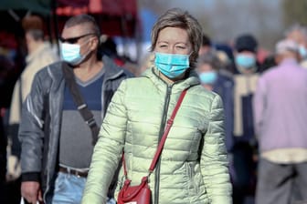 Mund-Nasen-Schutz: Die Masken senken für andere Personen – und ein Stück weit auch für die Träger – das Risiko einer Ansteckung mit dem Coronavirus.