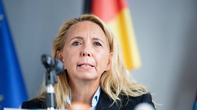 Barbara Slowik, Präsidentin der Polizei Berlin, spricht (Archivbild): Bei den Demonstrationen vor dem Reichstag will die Polizei bei Verstößen gegen die Auflagendurchgreifen. Barbara Slowik, Präsidentin der Polizei Berlin, spricht (Archivbild): Bei den Demonstrationen vor dem Reichstag will die Polizei bei Verstößen gegen die Auflagendurchgreifen.