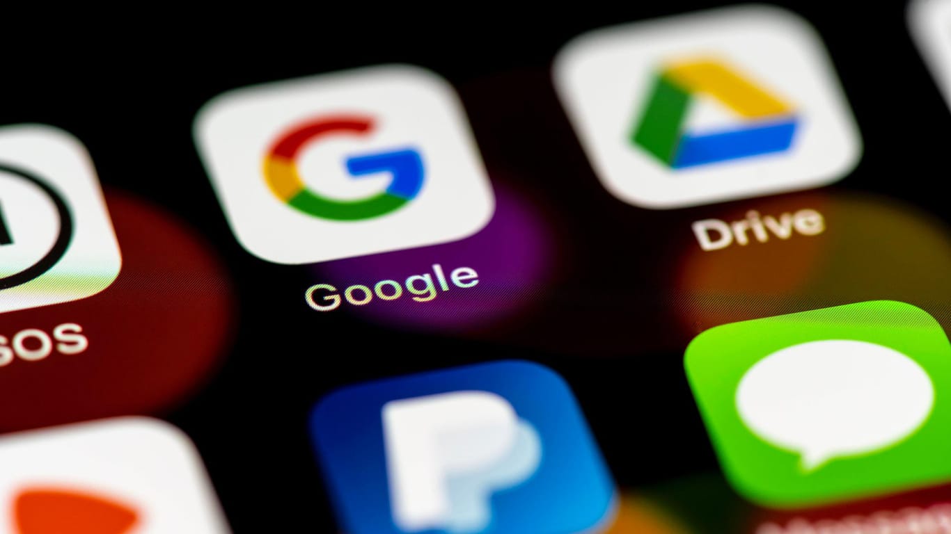 Google-App-Symbole: Der Konzern hinter dem Android-Betriebssystem soll zu viele Daten transferieren