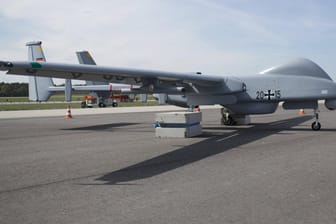 Drohen vom Typ Heron 1 am Flughafen Schönefeld: Die Bundeswehr hat aktuell drei der unbemannten Fluggeräte in Afghanistan im Einsatz.