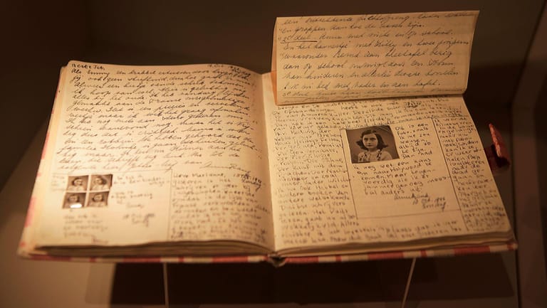 "Tagebuch der Anne Frank": Die detaillierten Einblicke dokumentieren die Verbrechen der Nazidiktatur. Das Buch wurde weltweit millionenfach übersetzt und verkauft.