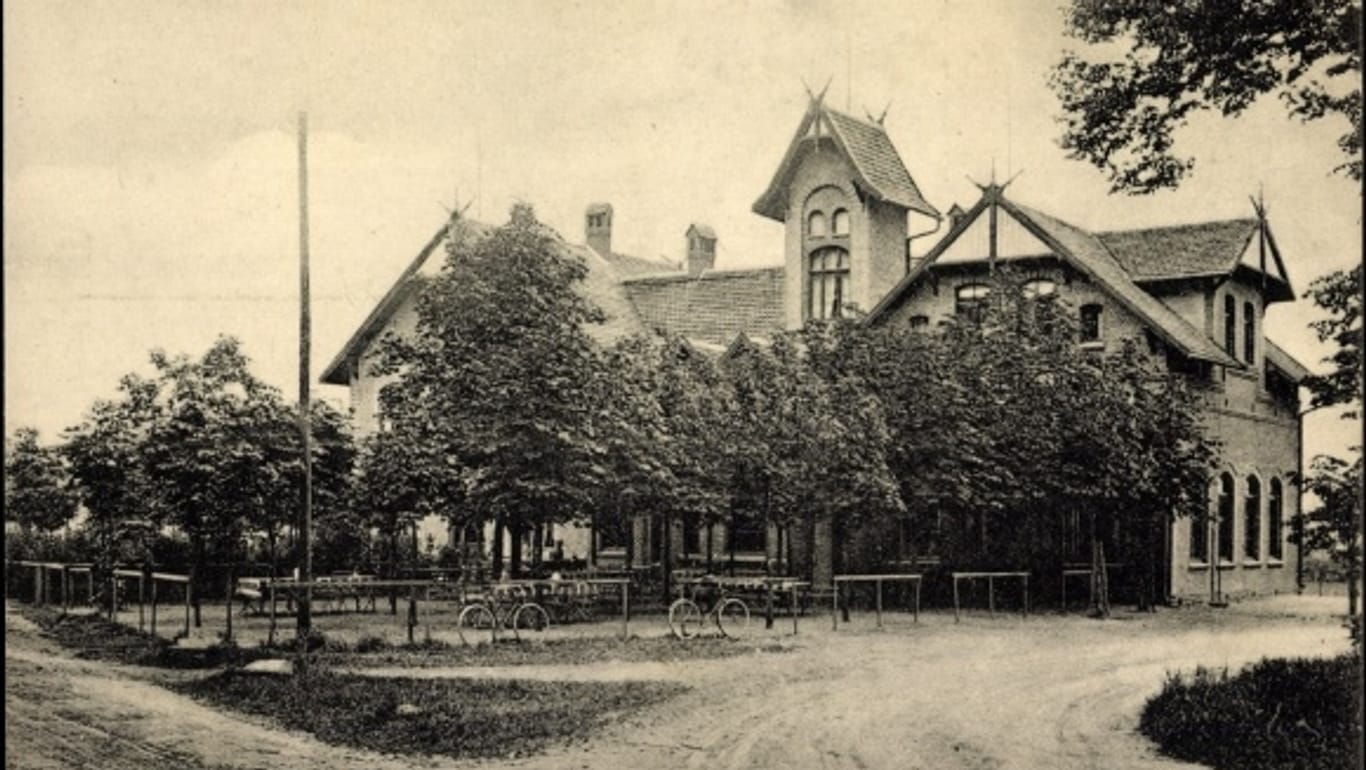 Historische Aufnahme von "Haus Constanze" auf einer Ansichtskarte: Über hundert Jahre später ist das Haus von Bäumen umwachsen.