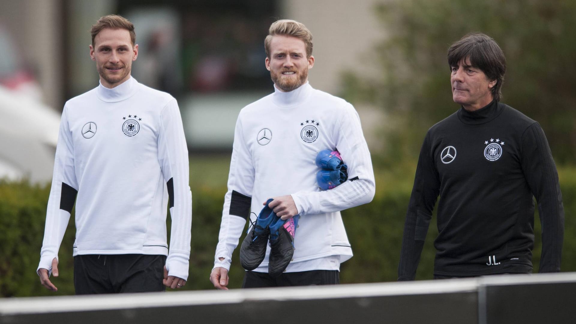 Benedikt Höwedes und André Schürrle (M.): Auch sie spielten für die Nationalmannschaft und beendeten – genau wie Wagner – 2020 ihre Karriere.