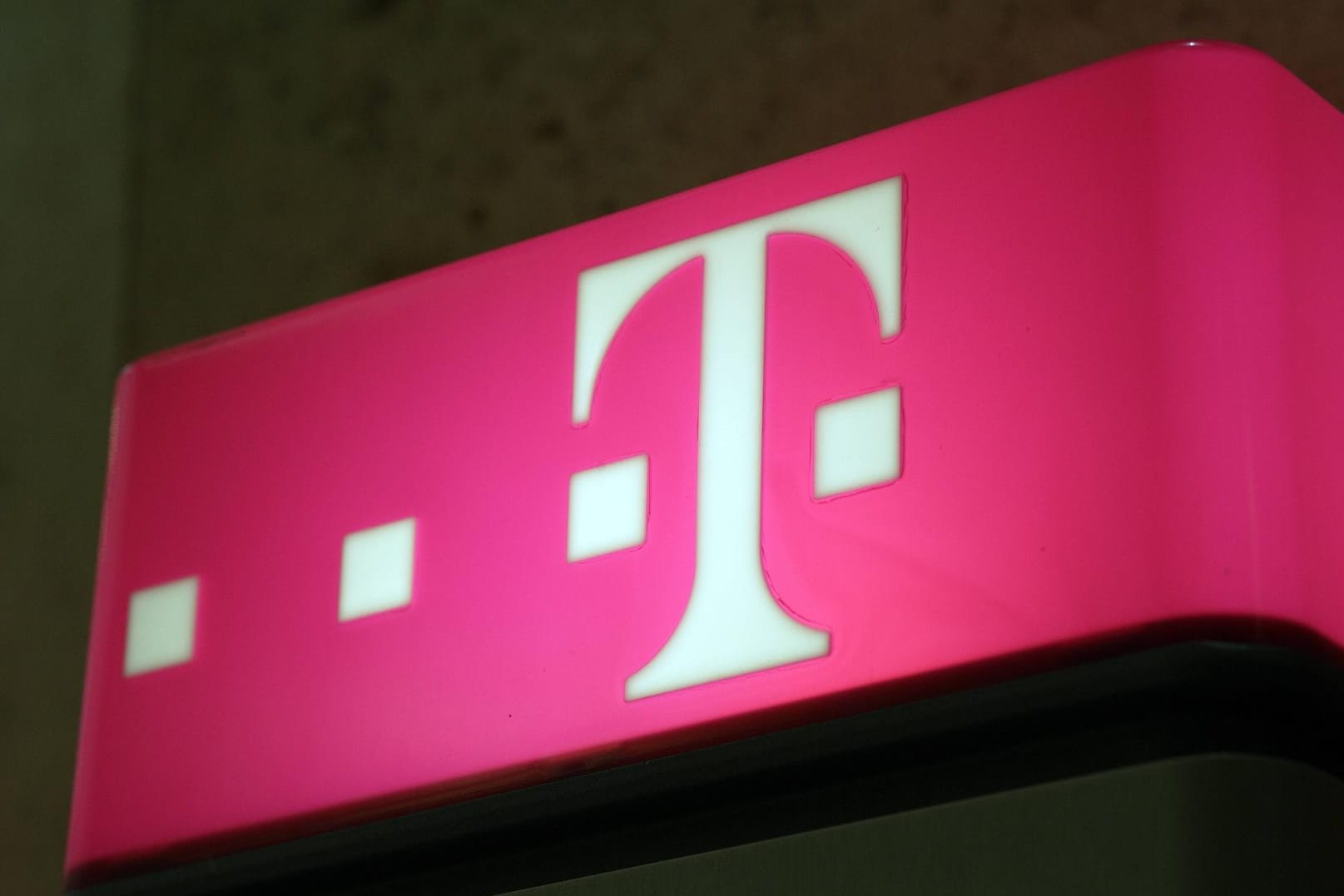 Das Logo der Telekom (Symbolbild): Das Unternehmen will eine Zusammenarbeit mit der RTL Group ankündigen.
