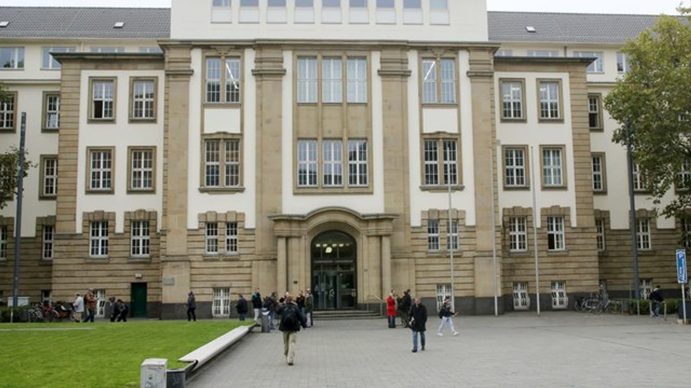 Amts- und Landgericht Duisburg: Ein Mann wurde zu zehn Jahren Haft verurteilt.