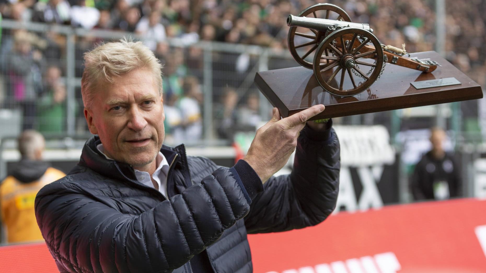 Bundesliga-Legende: Uwe Rahn, hier bei einer Ehrung im Gladbacher Borussia-Park 2019. Bundesliga-Legende: Uwe Rahn, hier bei einer Ehrung im Gladbacher Borussia-Park 2019.