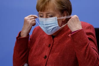 Angela Merkel bei der Pressekonferenz in Berlin: Die Kanzlerin kündigte Beschlüsse neuer Maßnahmen für kommende Woche an.