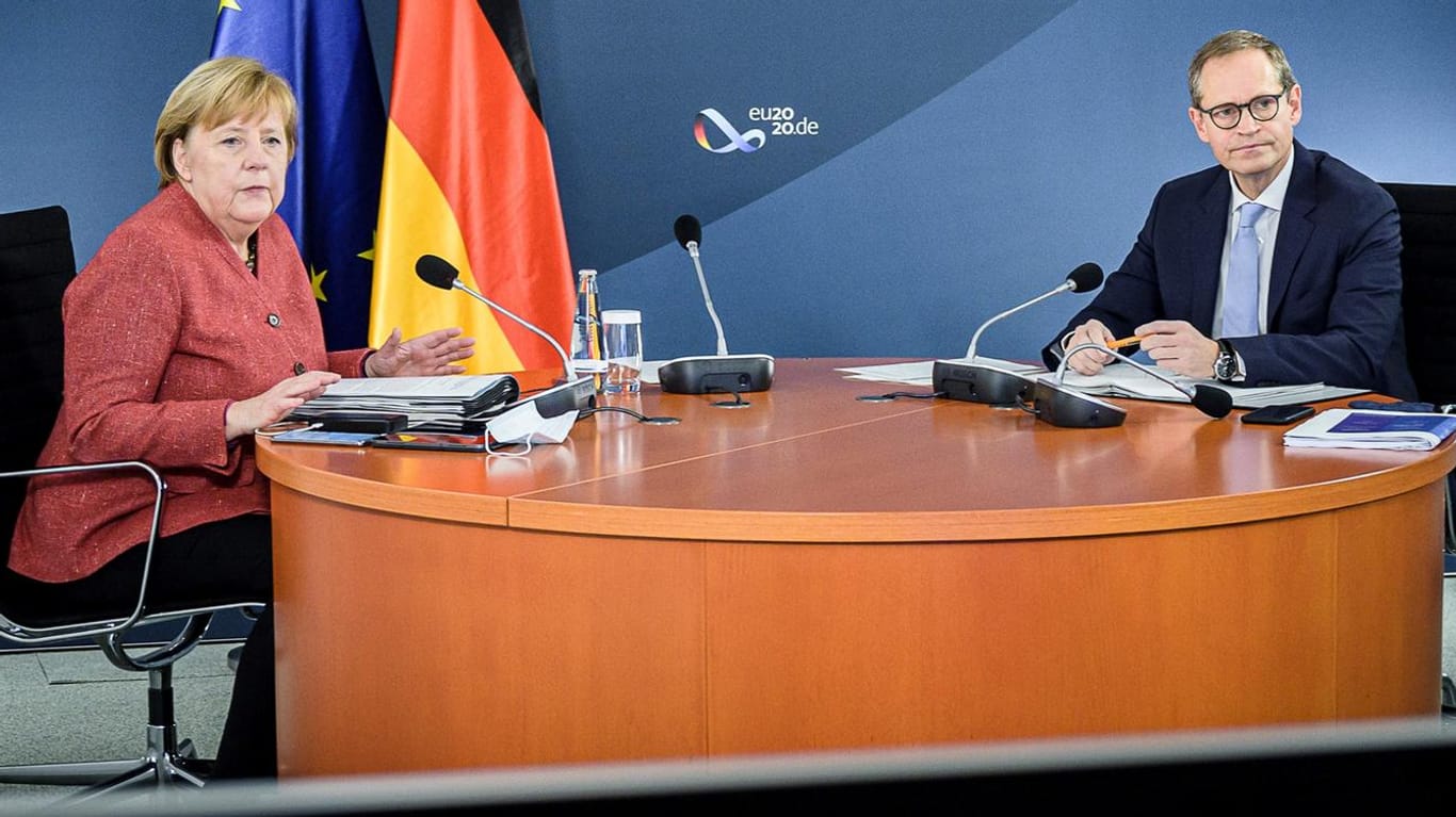 Angela Merkel und Michael Müller während der Videokonferenz: Die Kanzlerin und Berlins Regierender Bürgermeister nahmen im Kanzleramt an dem Treffen von Bund und Ländern teil.