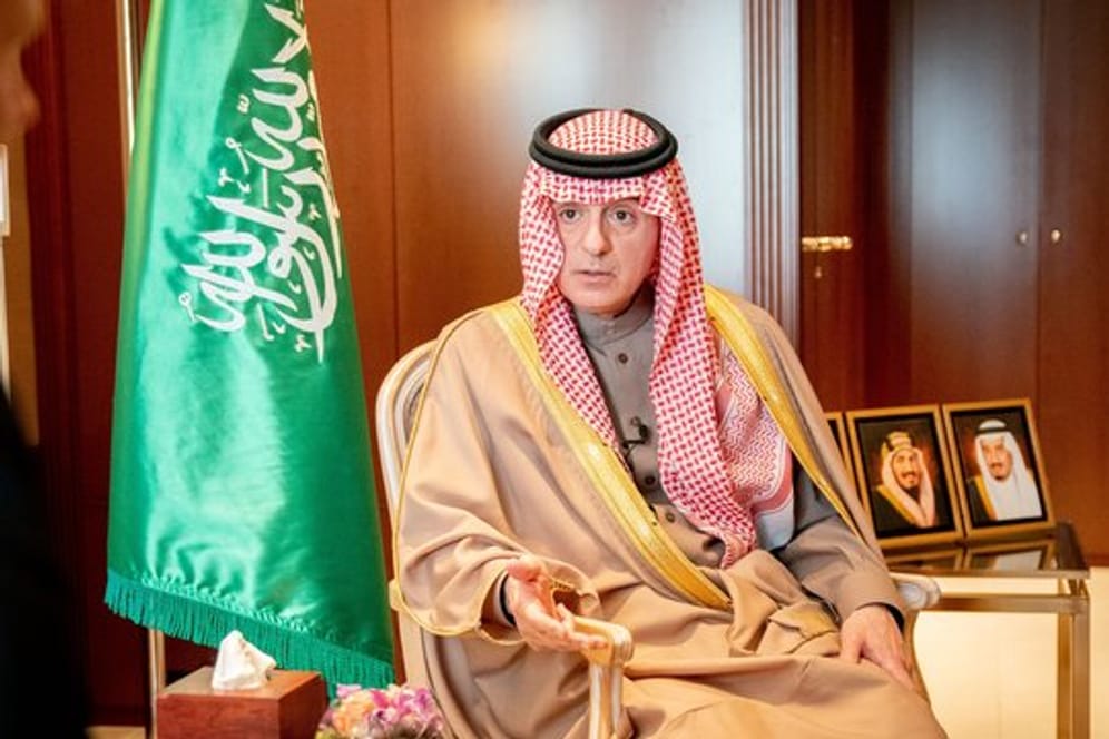 Adel al-Dschubair, Staatsminister für Auswärtiges von Saudi Arabien, spricht bei einem Interview.