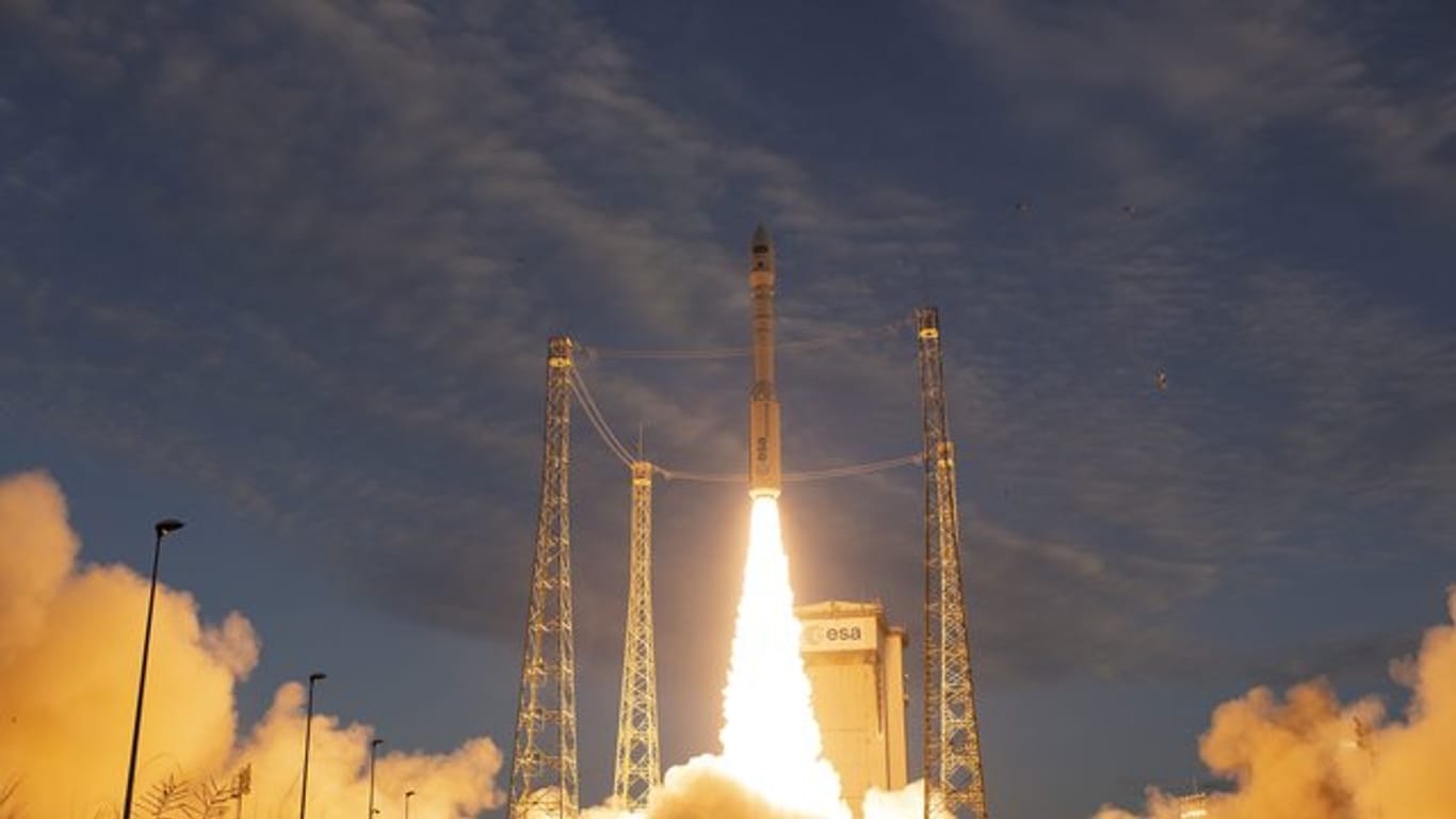 Vega-Trägerrakete auf dem europäischen Weltraumbahnhof Kourou: Acht Minuten nach dem Start kam sie vom Kurs ab.