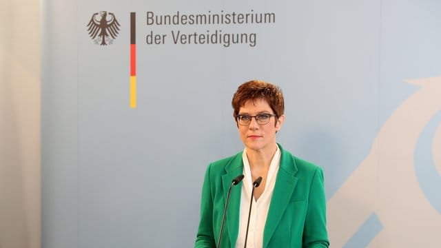 Bundesverteidigungsministerin Annegret Kramp-Karrenbauer (CDU). Bundesverteidigungsministerin Annegret Kramp-Karrenbauer (CDU).