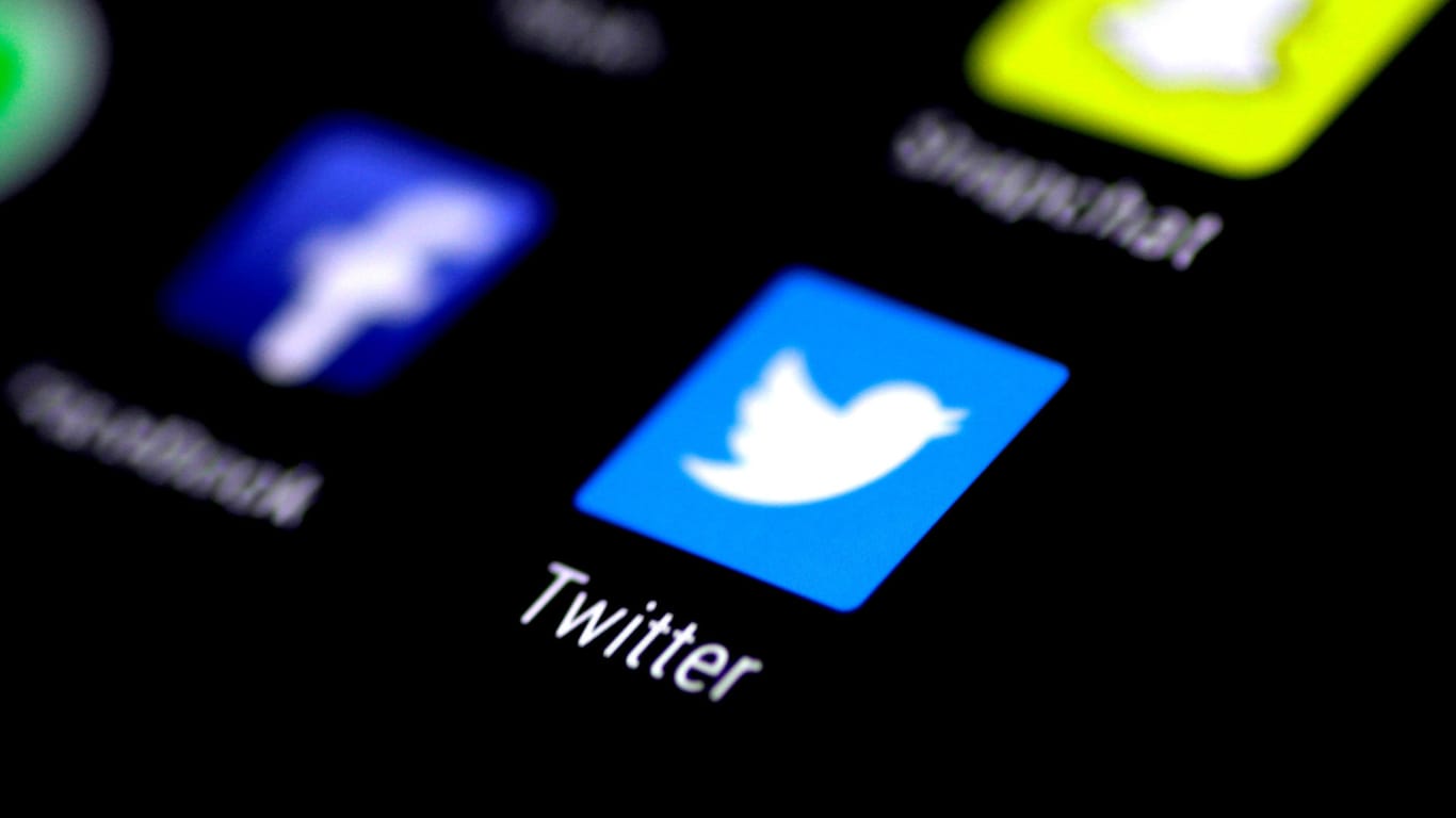 Twitter auf einem Smartphone: Der Kurznachrichtendienst führt eine neue Funktion ein.