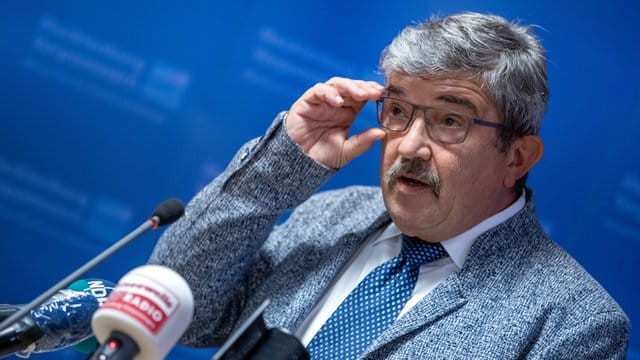 Lorenz Caffier (CDU), Innenminister Mecklenburg-Vorpommerns, tritt zurück.