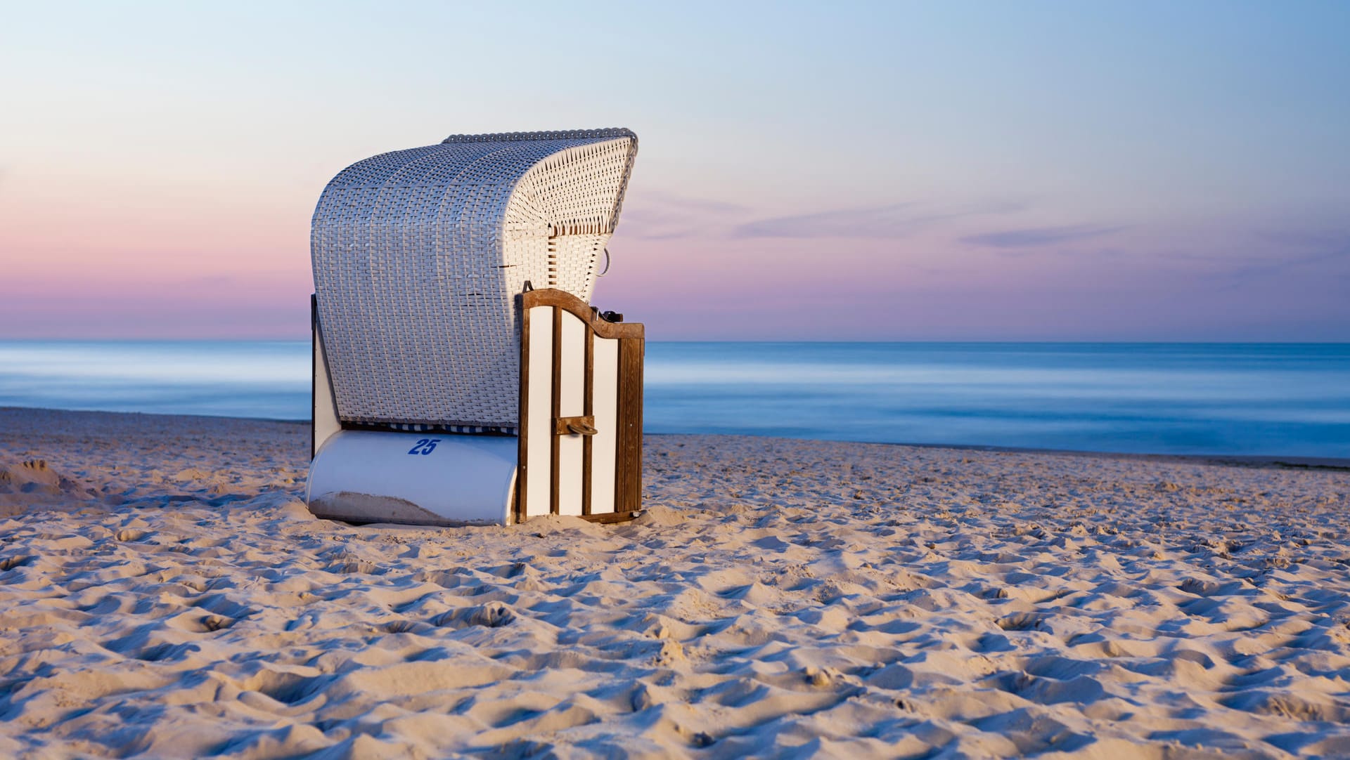 Urlaub am Meer: Viele Arbeitnehmer fragen sich, ob man den Urlaub im Jahr 2020 für das Folgejahr aufsparen kann.